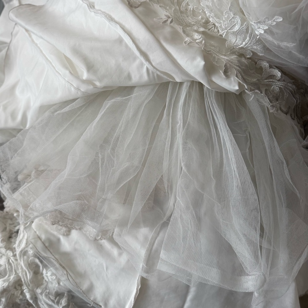 Elysee by Enzoani Henriette Mermaid Ivory Wedding Gown Size 4 - Picture 16 of 17
